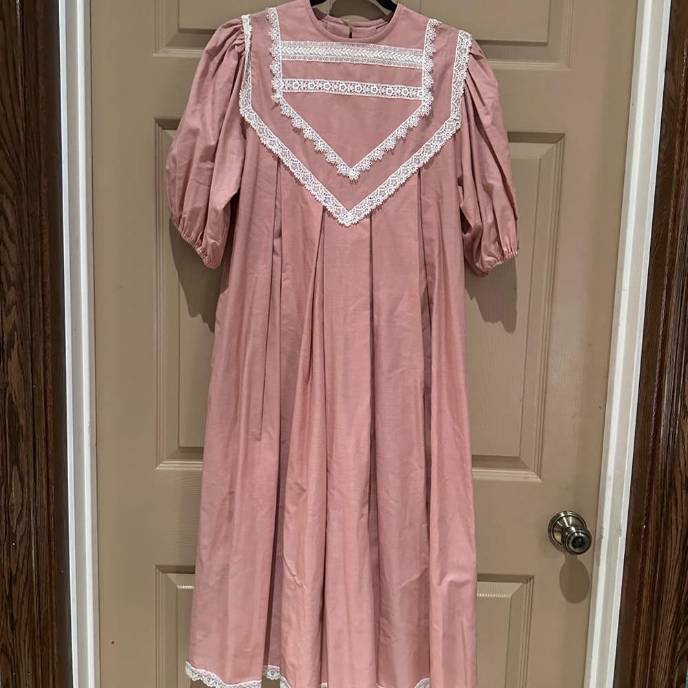 Gunne Sax Pink Midi Dress with Puff Sleeves Mock Neck and Bib Collar